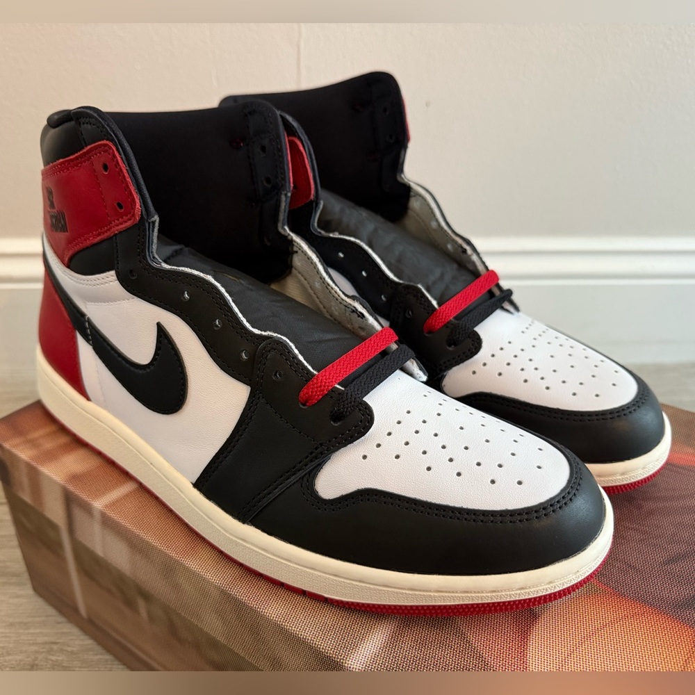 Jordan 1 Retro High OG Black Toe Reimagined DZ5485-106 Varsity Red White Sz 12 - Picture 4 of 11